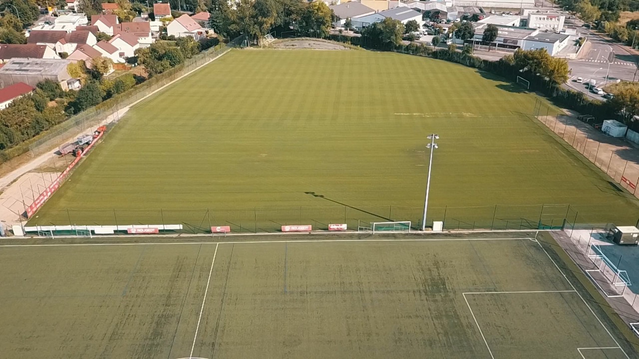 terrain-2-synthetique-terrain-3-engazonne-plaine-de-jeux