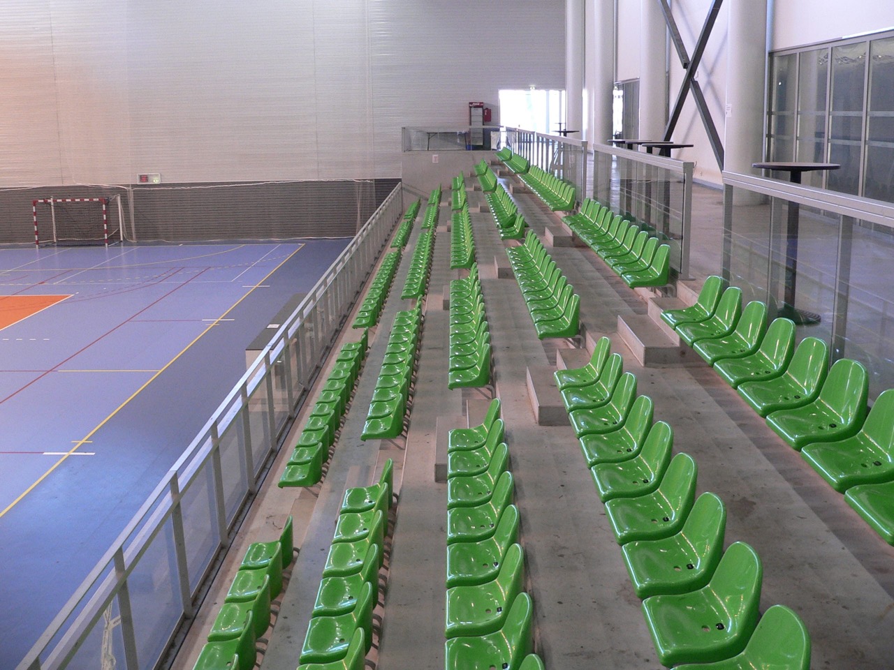 Tribune-gymnase
