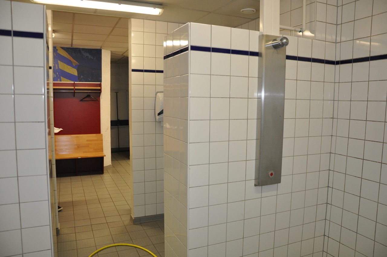 Vestaires-douches-equipe-visiteuse-9