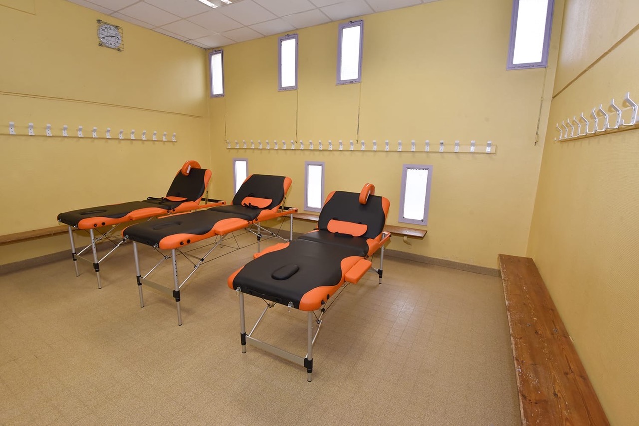 Vestiaire-tables-de-massage-Credits-Photos-Cyrille-de-Villele-–-Ville-de-Digne-les-Bains