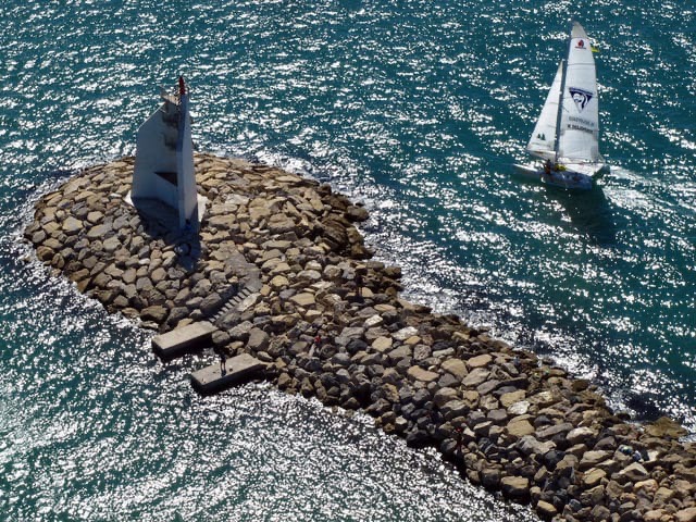 ©Regis-Mortier-photography-Bateau-sortant-du-port-A-cA´tA©-du-phare.-272_sd