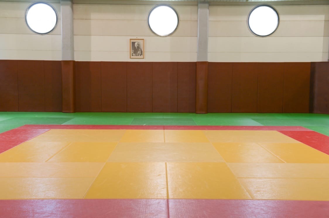 2-Vues-des-aires-de-jeu-vides-1