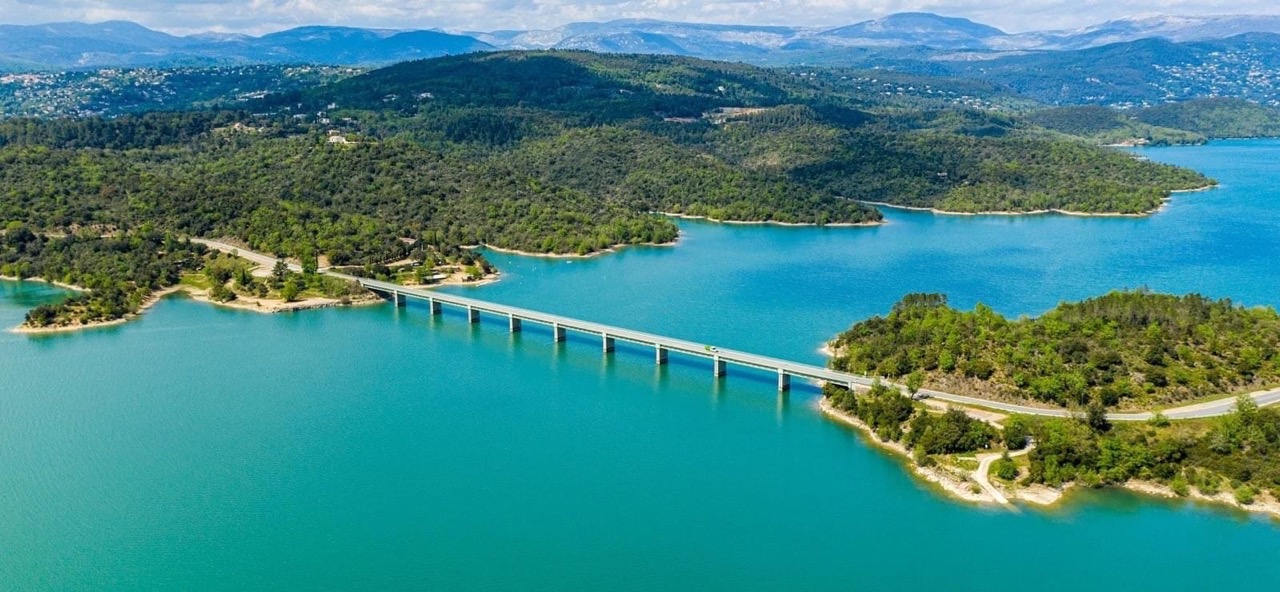Base-Nautique-Aviron-Lac-Saint-Cassien_vue-aerienne-lac