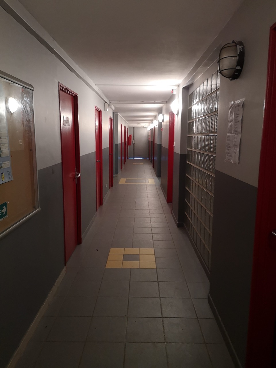Couloir-vestiaire