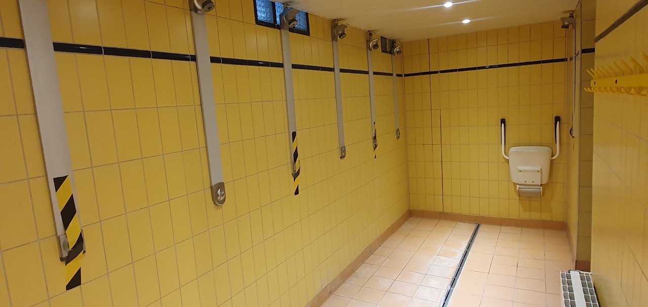 Douches-vestiaires-1
