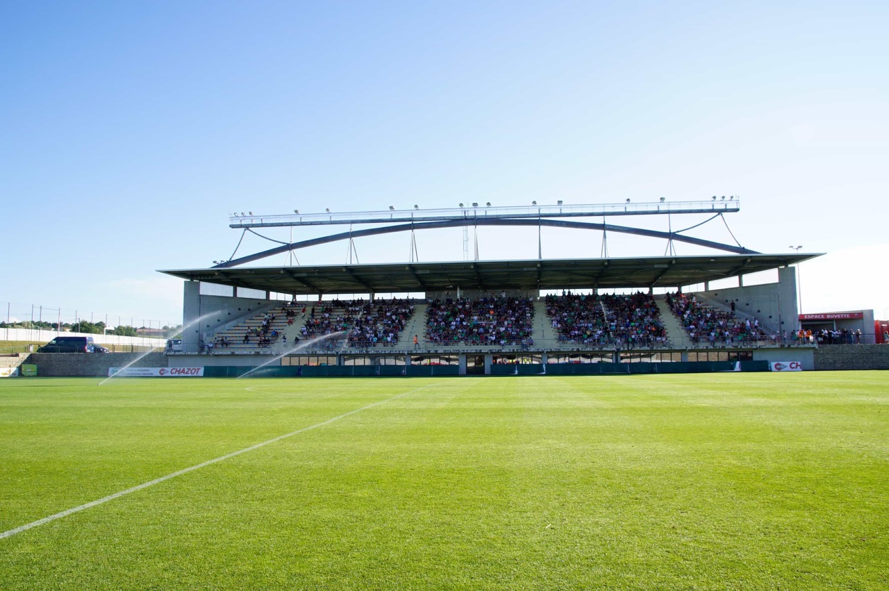 EnvolStadiumAndrezieux-BoutheonVueTerrainTribuneAB