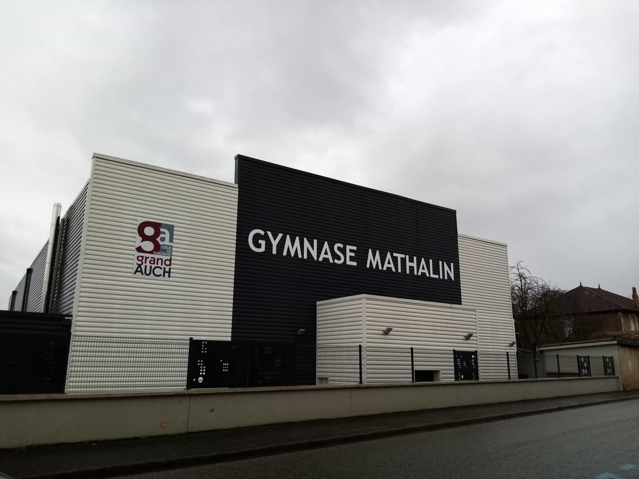 Gymnase-Mathalin-vue-exterieure