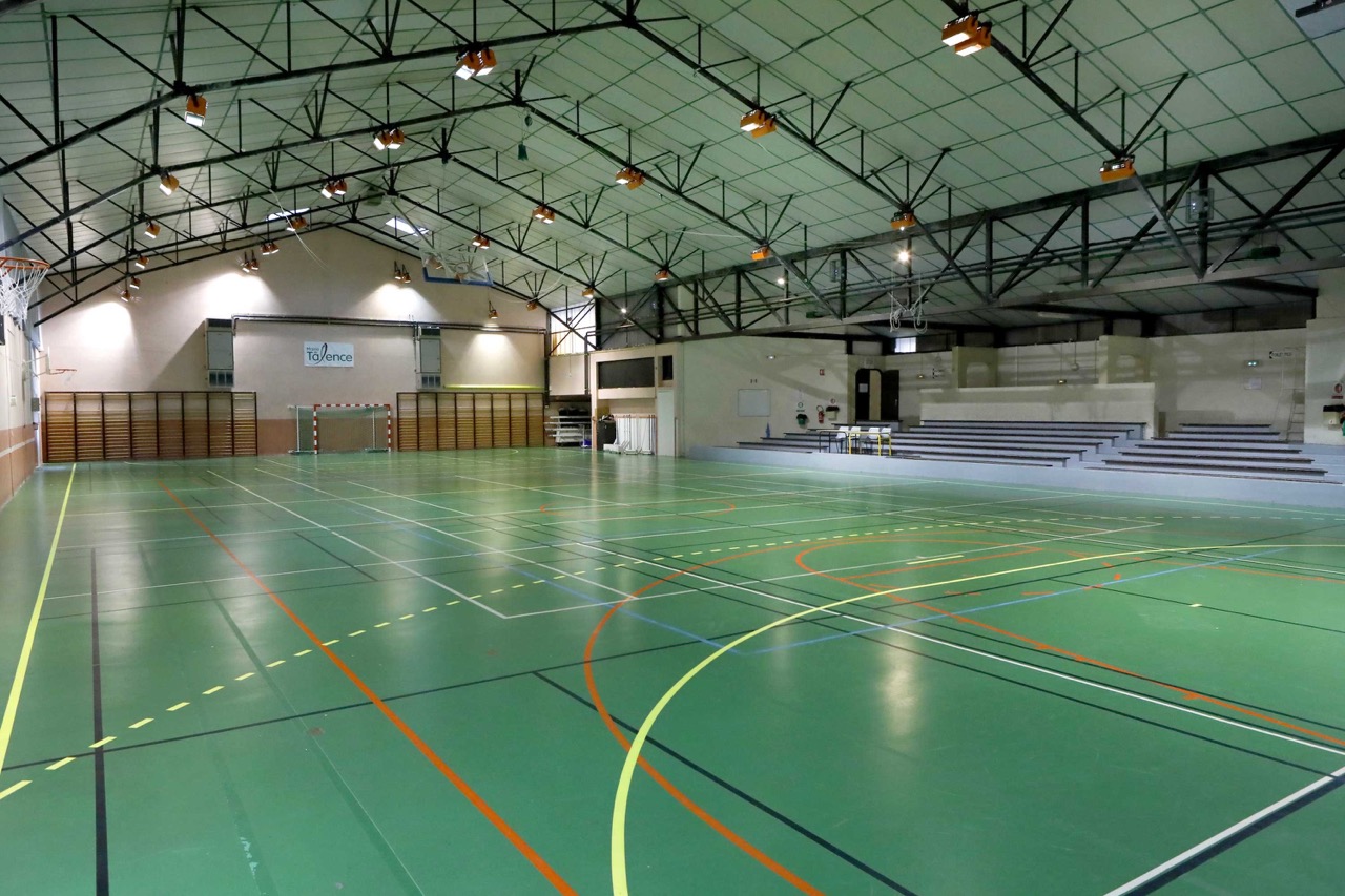 Gymnasium-near-the-fencing-pistes