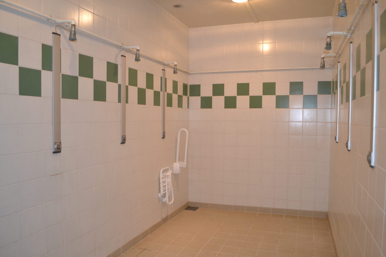 Les-douches-du-CPJ