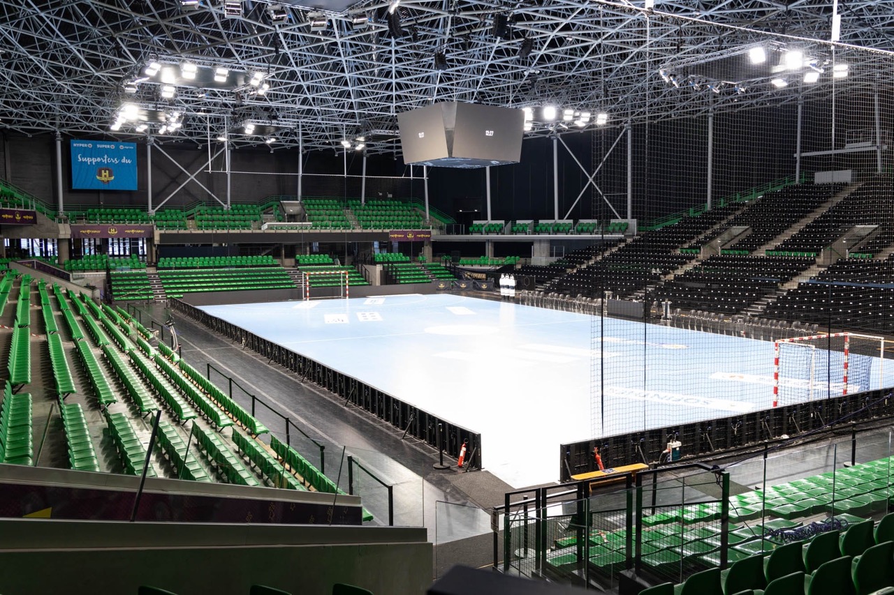 NM_PALAIS-DES-SPORTS-BEAULIEU_Salle-5000_aire-de-jeux-tribunes-6