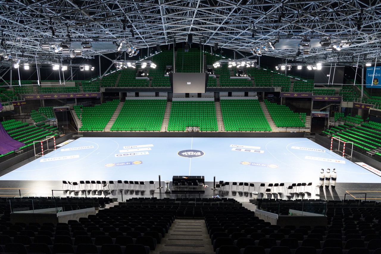 NM_PALAIS-DES-SPORTS-BEAULIEU_Salle-5000_aire-de-jeux-tribunes-7