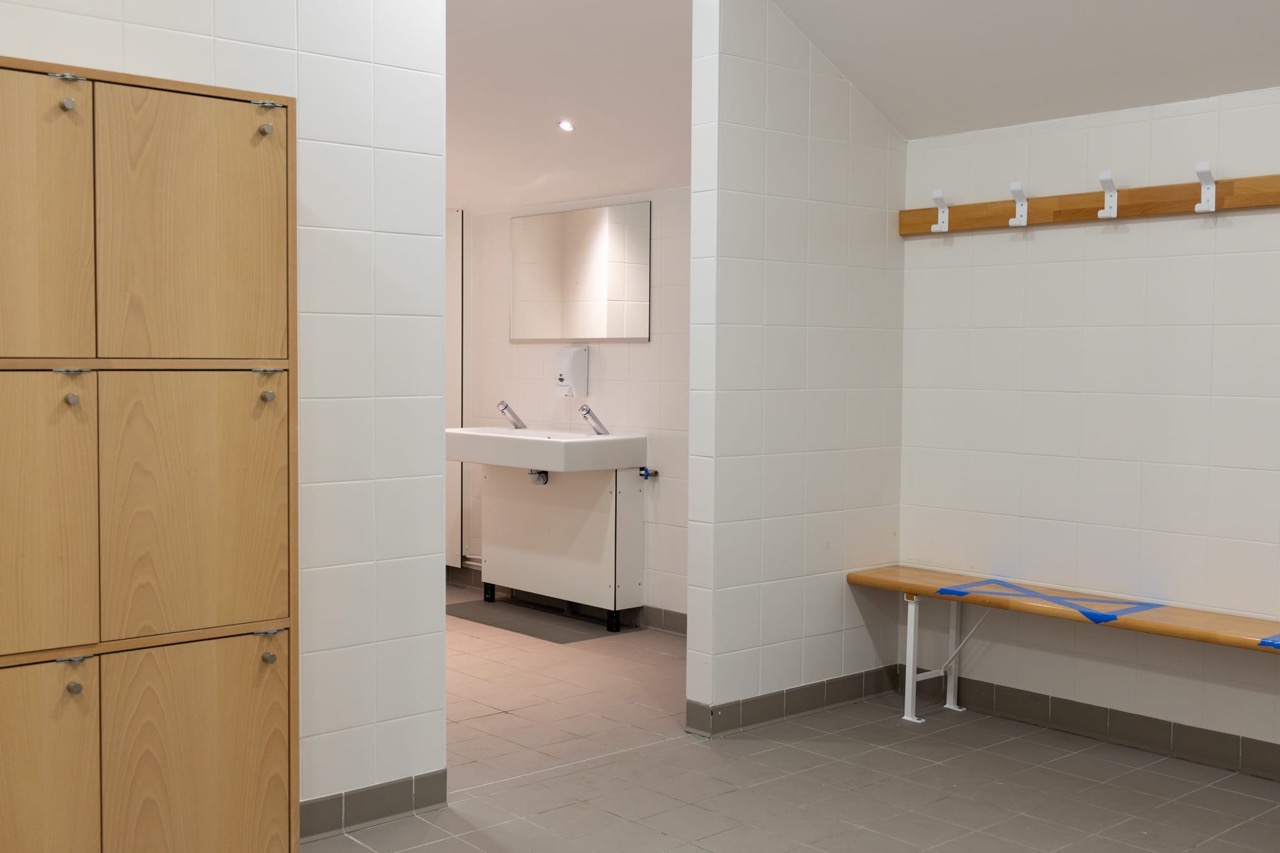 NM_SALLE-SPORTIVE-METROPOLITAINE_Salle-annexe_Vestiaire-douches-2