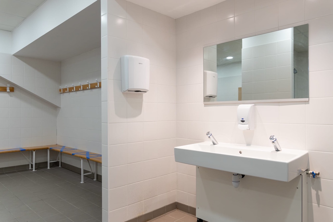 NM_SALLE-SPORTIVE-METROPOLITAINE_Salle-annexe_Vestiaire-douches-3