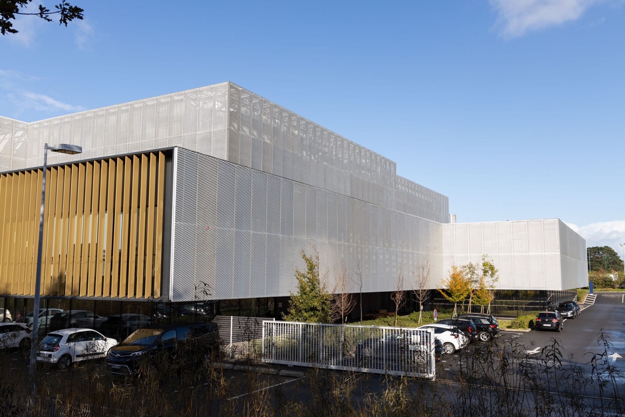 NM_SALLE-SPORTIVE-METROPOLITAINE_Vue-exterieure_parking-sportifs-3