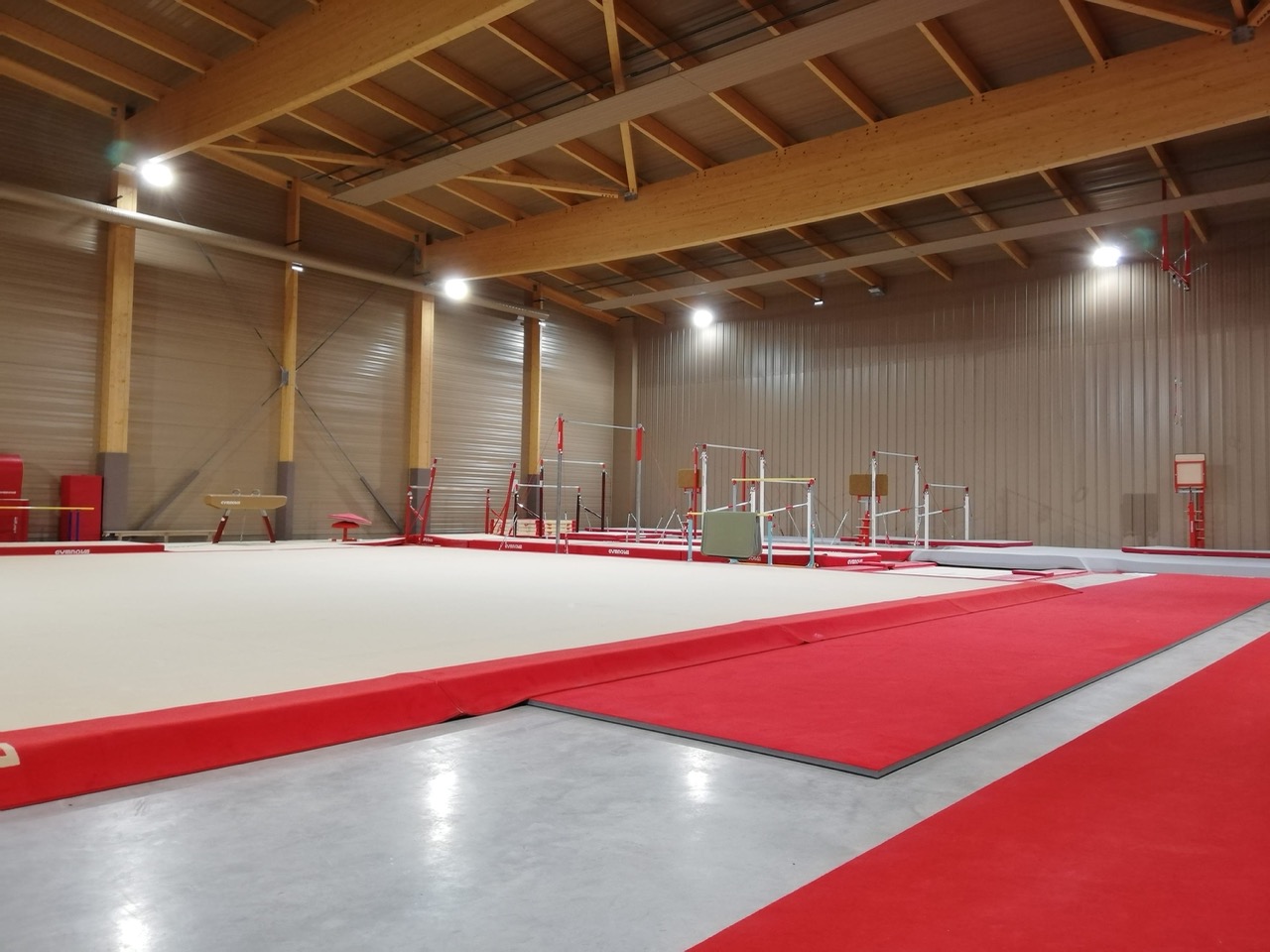 Nueil-Les-Aubiers_complexeRonde_Gymnase1