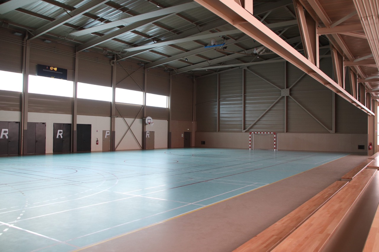 Nueil-Les-Aubiers_complexeRonde_salleOmnisports1