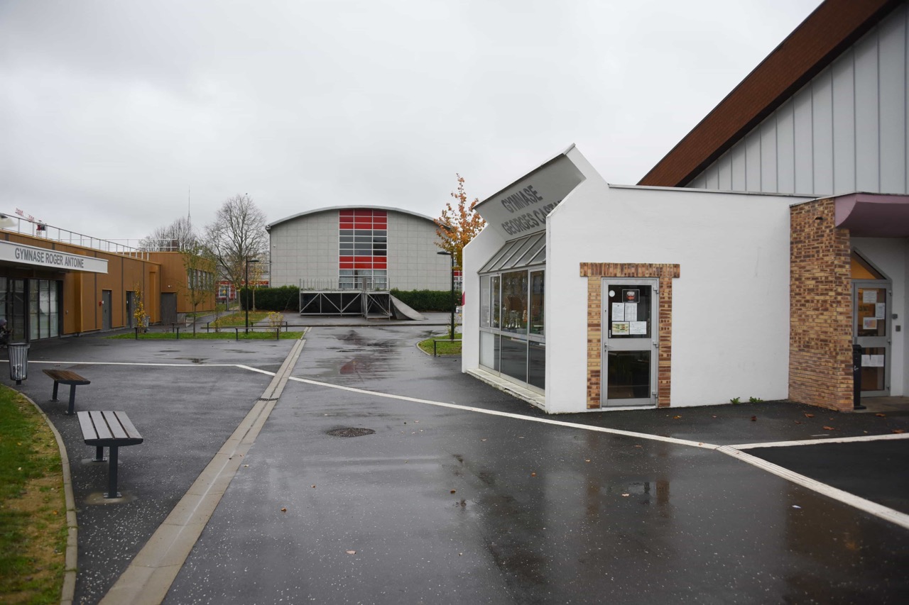 Photo-montrant-la-distance-entre-les-deux-gymnases