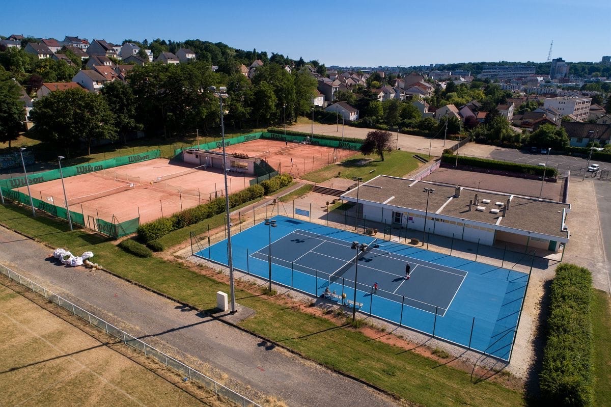 Rosny-Tennis-vues-des-aires-de-jeu-vides-1