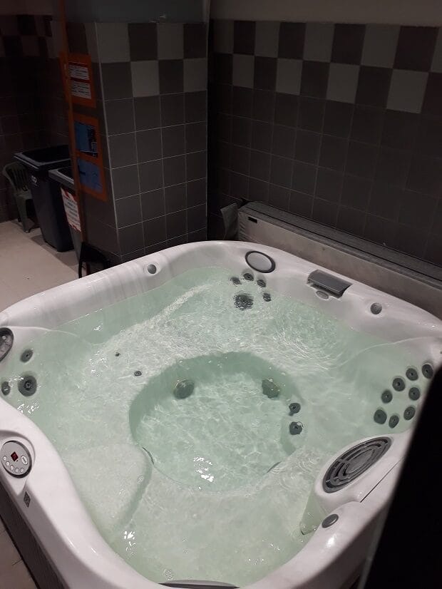 Rugby-jacuzzi-vestiaire-1-e1625557872978