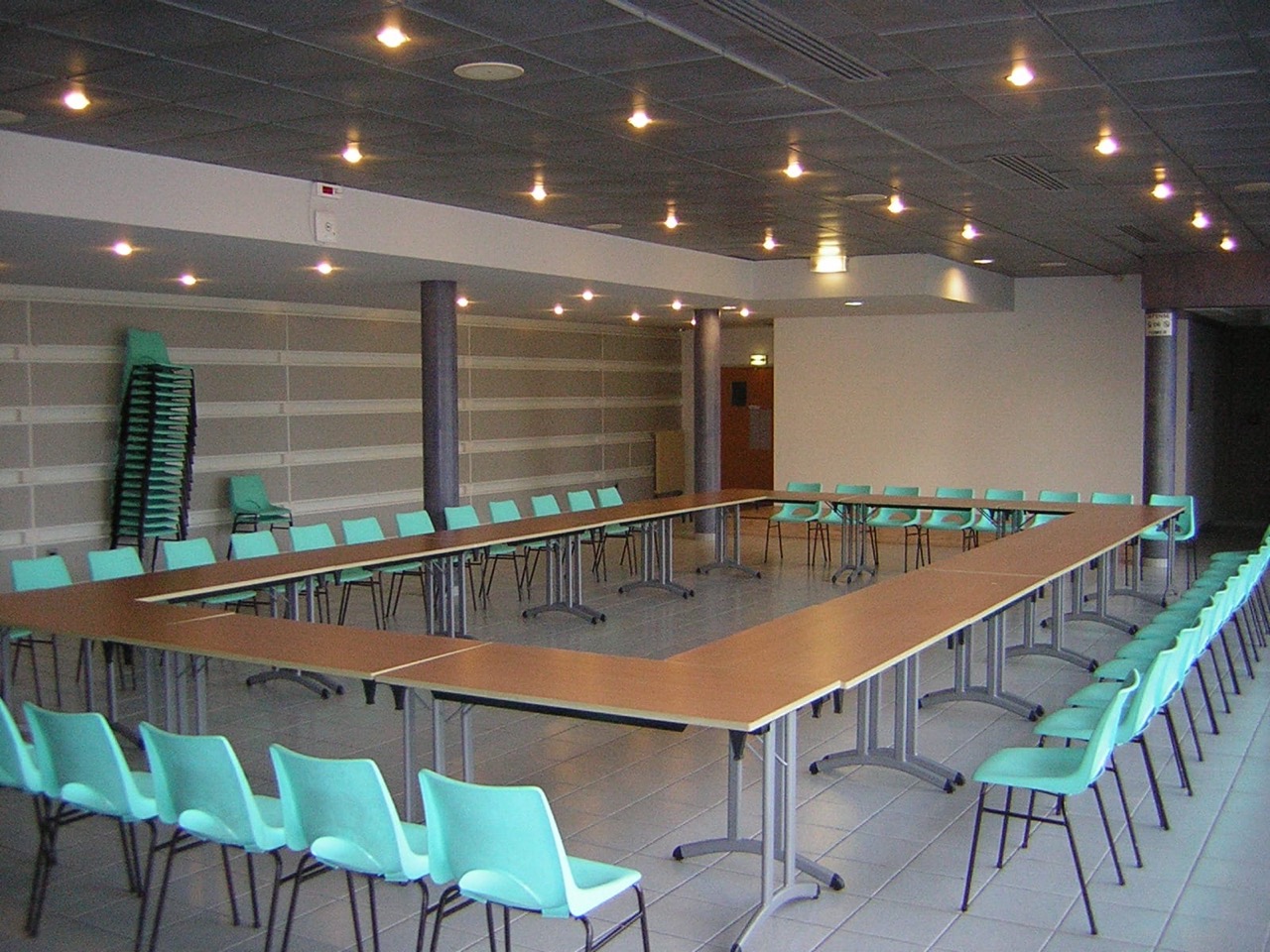 salle-de-reunion-config-rectangle