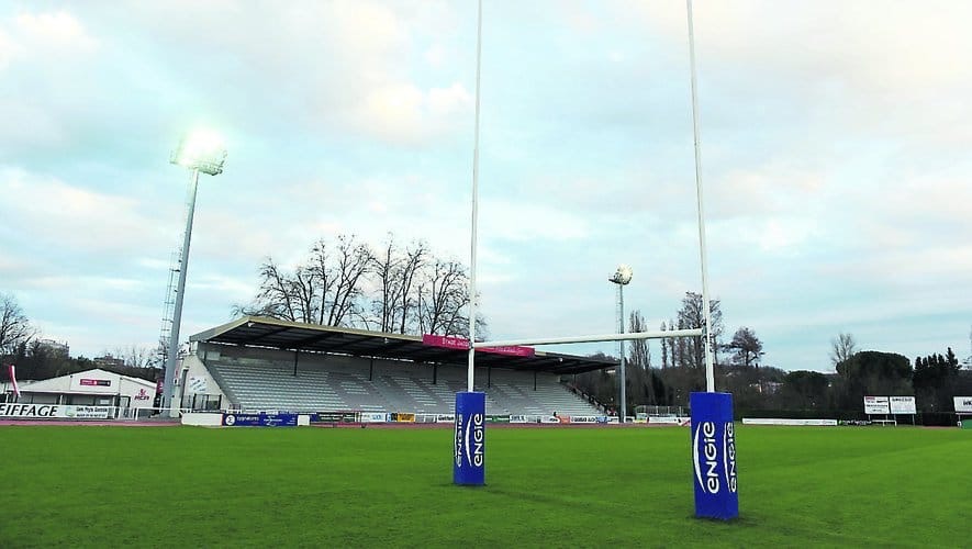 Stade-Jacques-Fouroux-vue-poteaux-tribunes