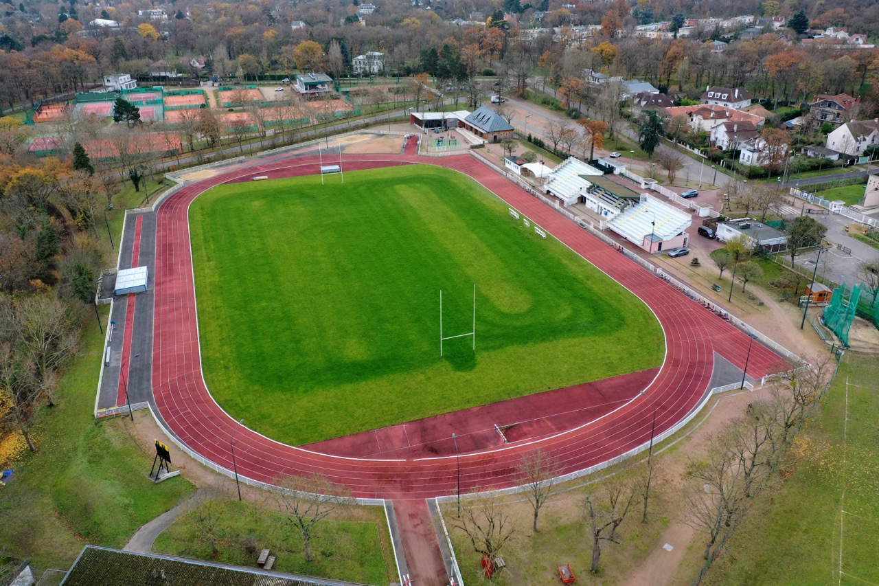 Stade-terrain-honneur-salle-de-musculation-club-house©camara-sympaclub