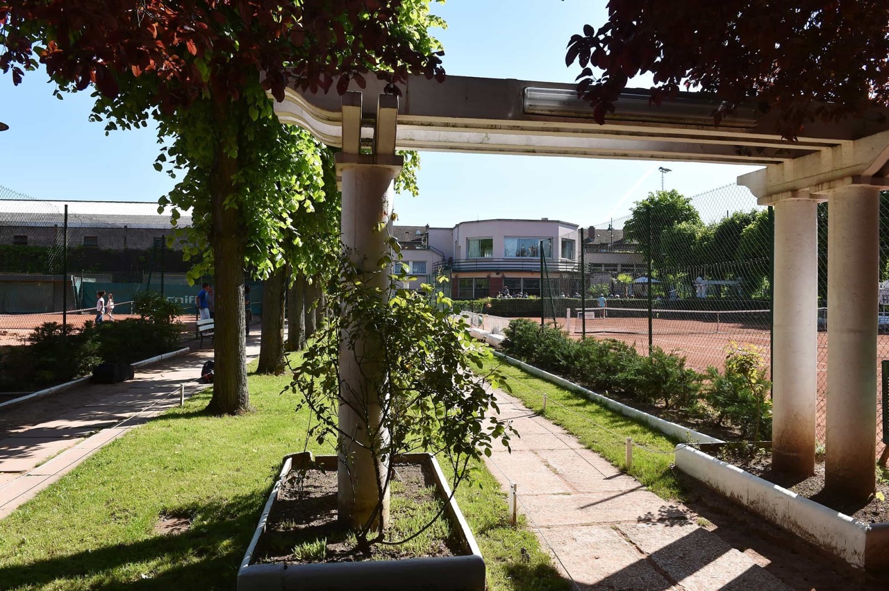tennis-club-house