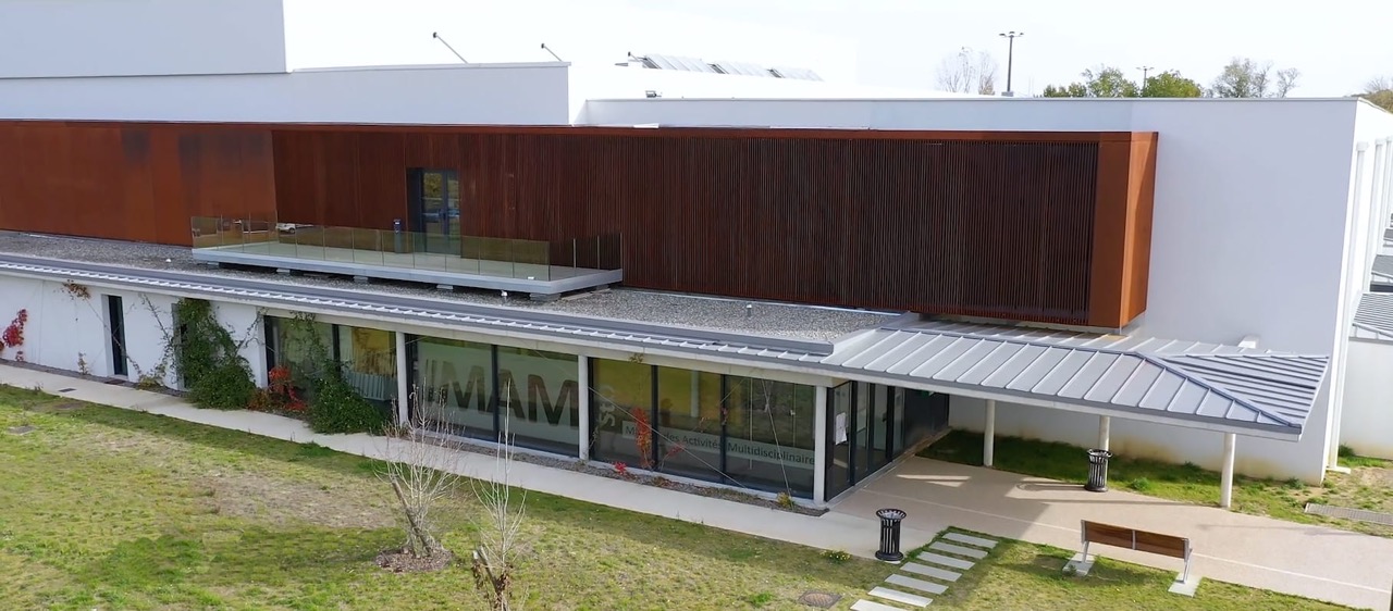 Un-batiment-moderne-spacieux-et-confortable