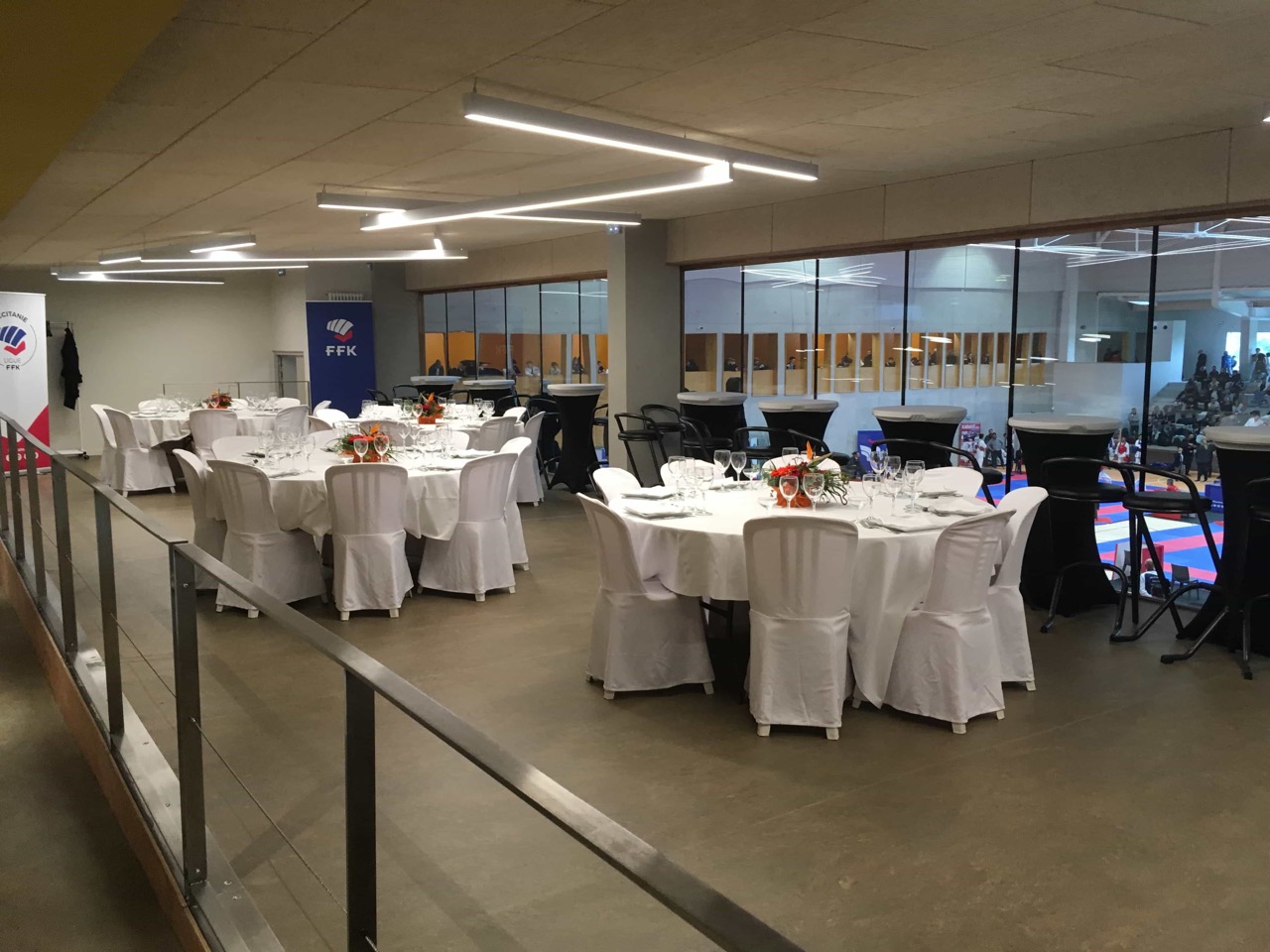 Un-espace-VIP-avec-vue-sur-les-espaces-sportifs