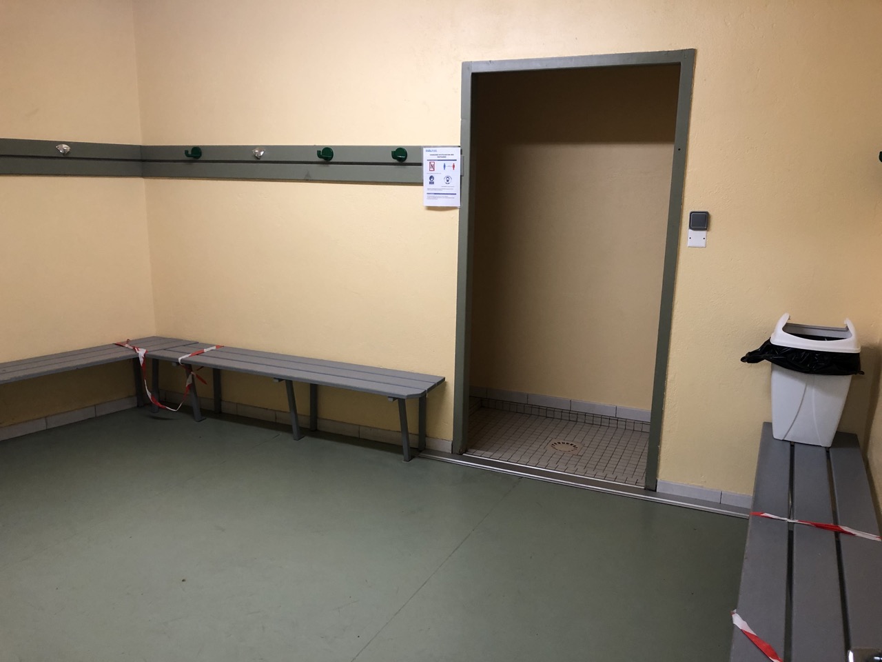 Vestiaire_gymnase_Salle_dArmes_Pau
