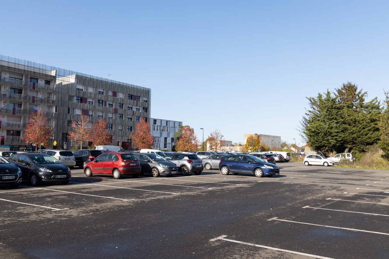 VN_GYMNASE-BOTTIERE-CHENAIE_Parking-voitures-2