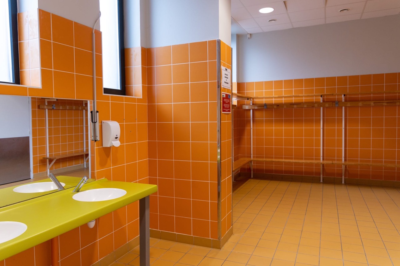 VN_GYMNASE-BOTTIERE-CHENAIE_vestiaire-3