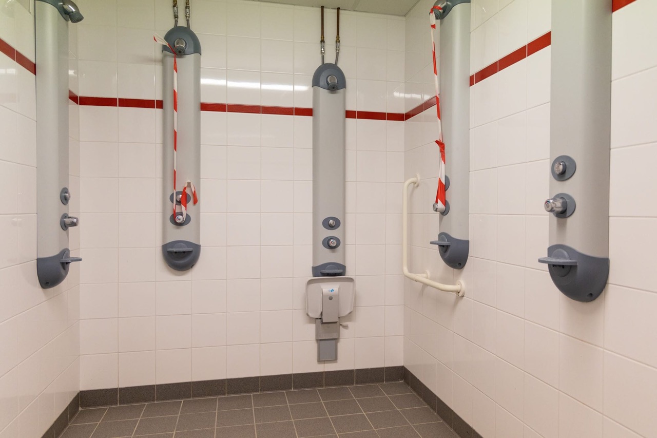 VN_GYMNASE-GIGANT_vestaire-douches-4