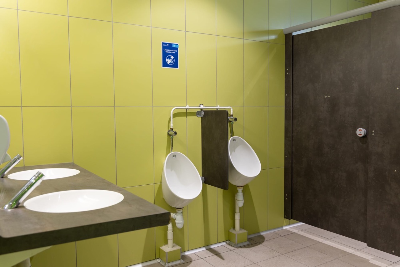 VN_GYMNASE-JEAN-VINCENT_sanitaires-1-1