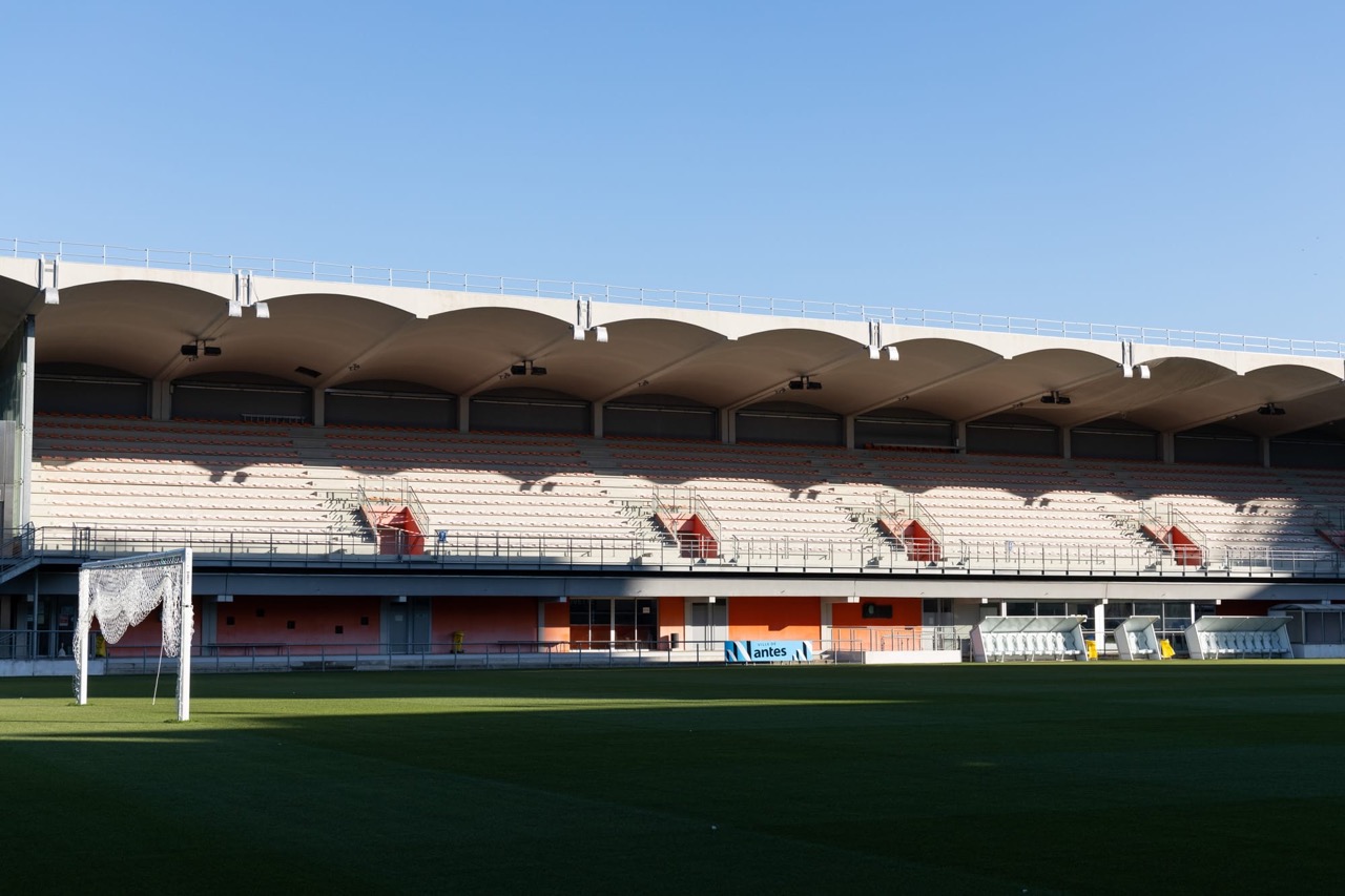 VN_STADE-MARCEL-SAUPIN_Terrain-de-football-tribunes-1