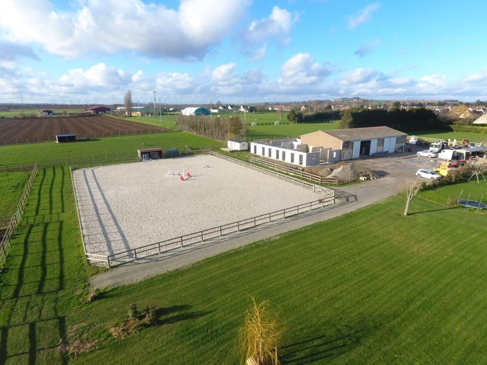 vue-aerienne-chantier-ecuries-en-cours