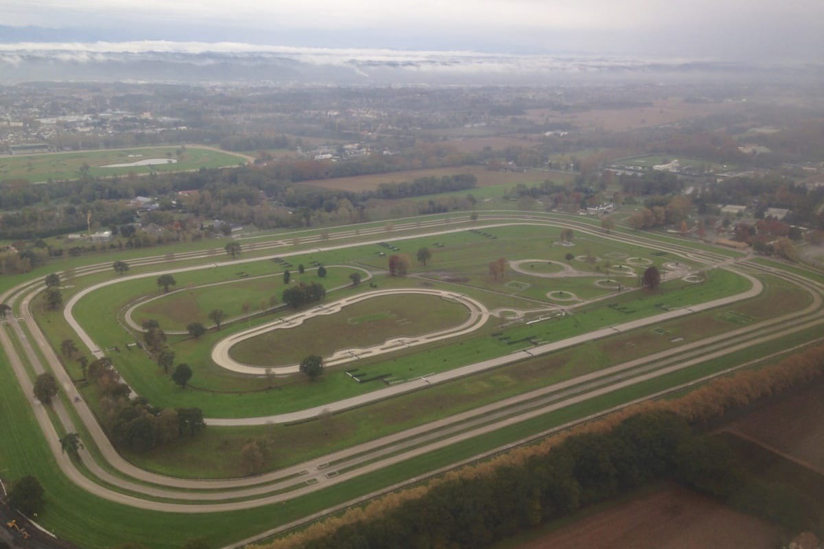 Vue_aerienne_pistes_Domaine_Sers_Pau
