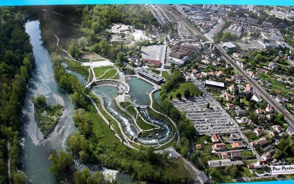 Vue_aerienne_Stade_dEaux_Vives_Pau