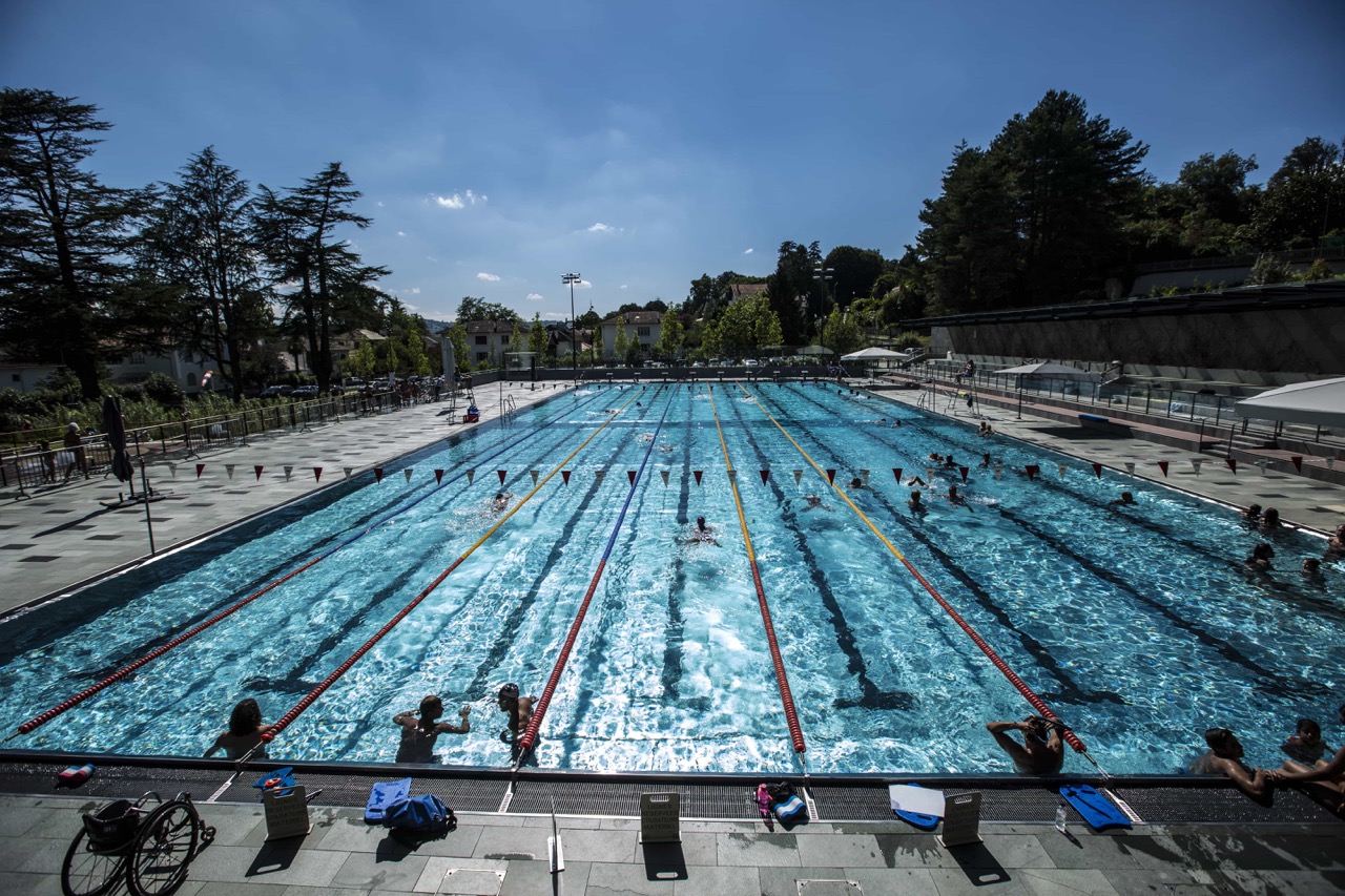 Vue_exterieure_couloirs_bassin_Stade_Nautique_Pau