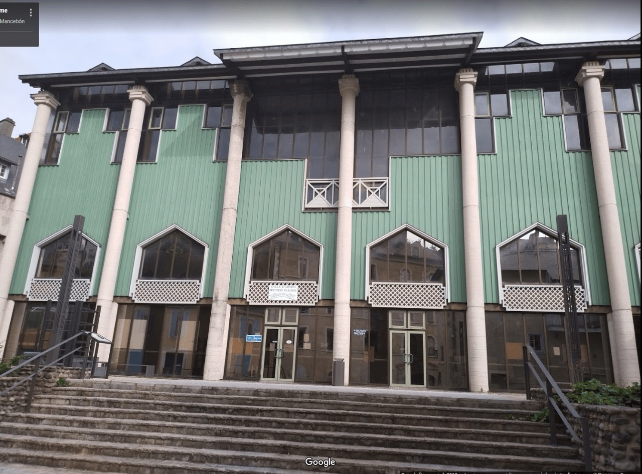 Vue_exterieure_Entree_Salle_dArmes_Pau