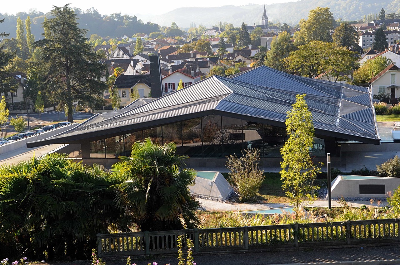 Vue_exterieure_plongeante_Stade_Nautique_Pau