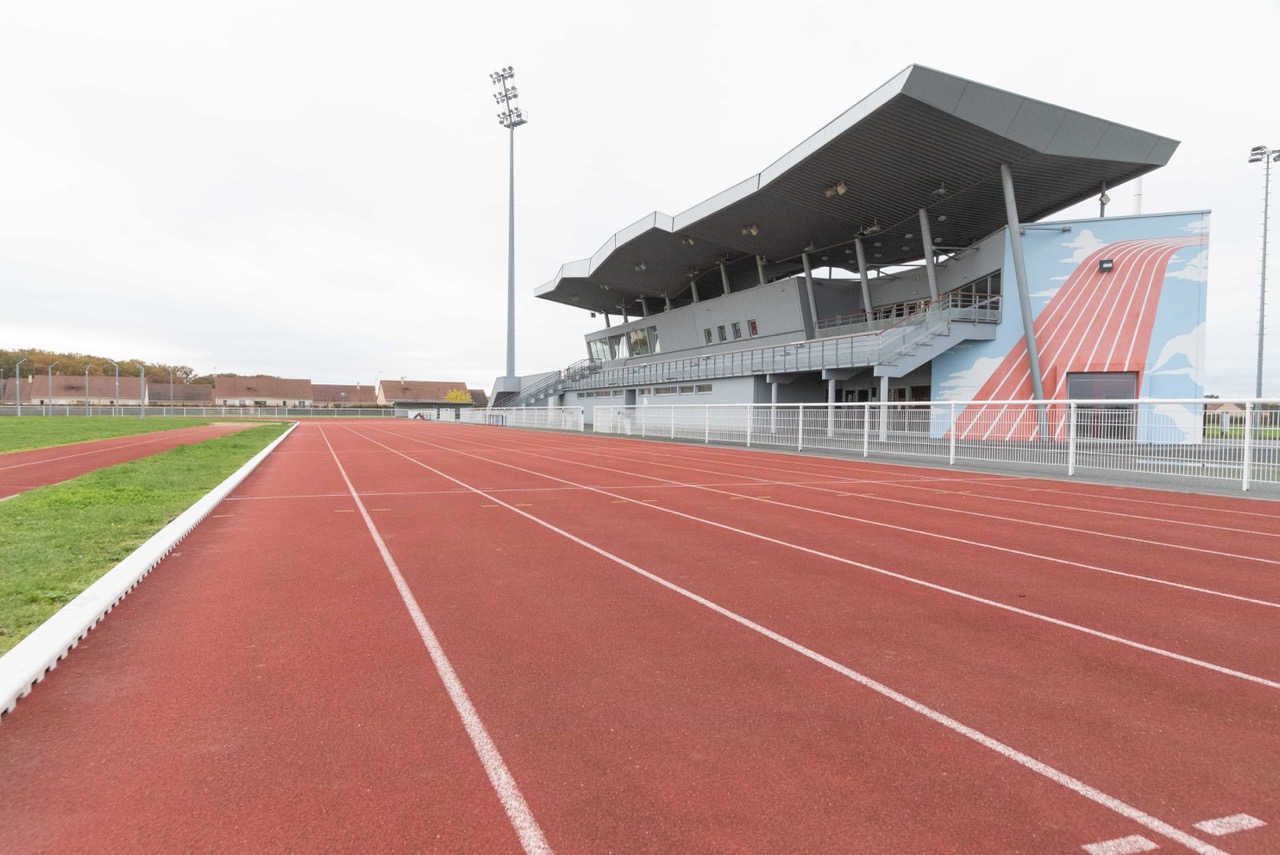 Vue-sur-piste-principale-Gradins