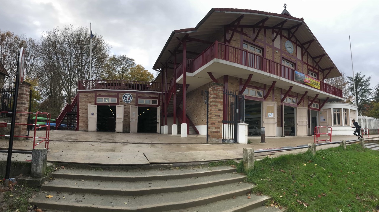 4-Vue-exterieure-de-face-le-cas-echeant
