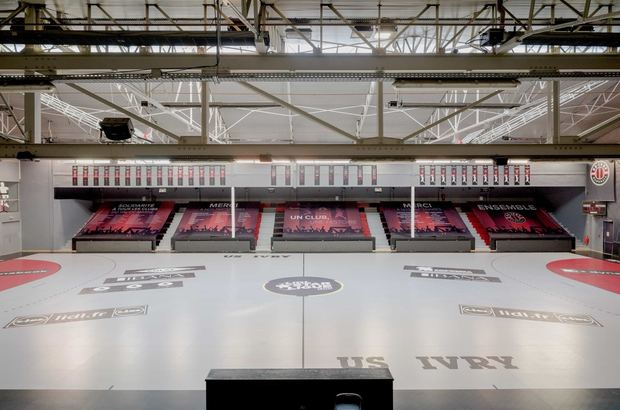 5-Vues-des-tribunes-assises-le-cas-echeant