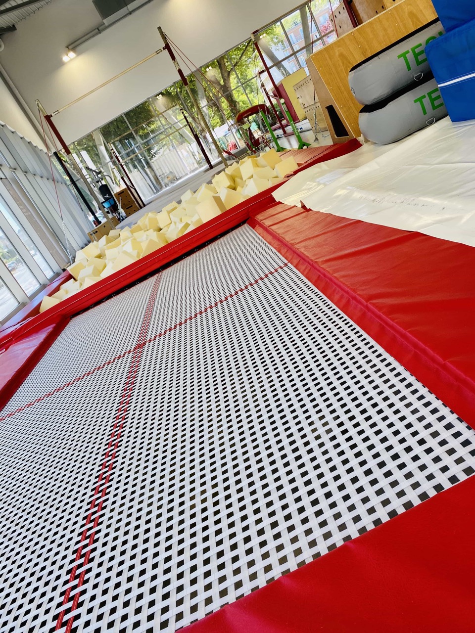 Equipement-1-Salle-de-Gymnastique1-Fosse-Trampoline