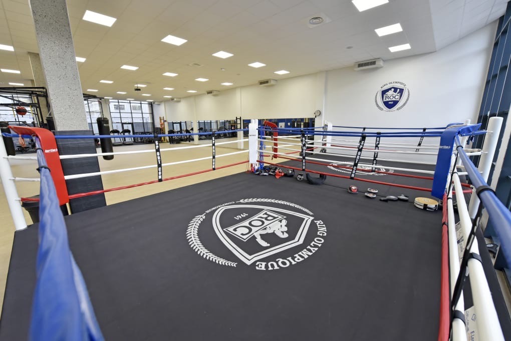 Salle-de-Boxe-Rings-Vides