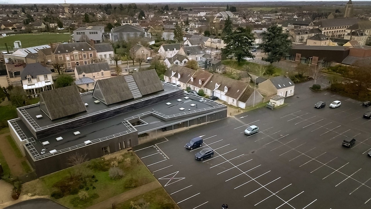 Salle-de-sport-de-combat-et-darts-martiaux-vue-aerienne