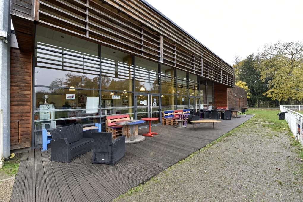 Stade-Rugby-Club-House-bureaux-vue-exterieure-2