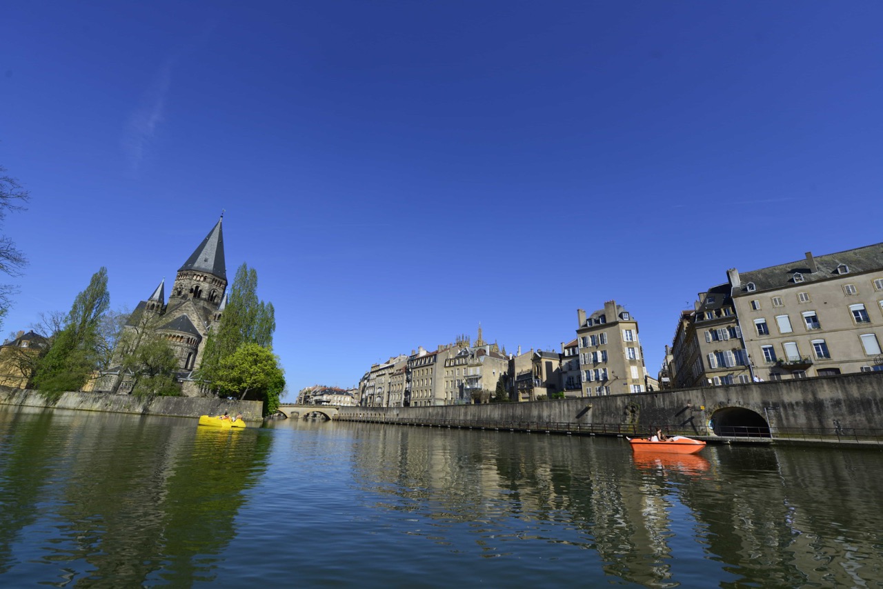 5ad9e667b3d9c_plan_d_eau_temple_bateau__77_