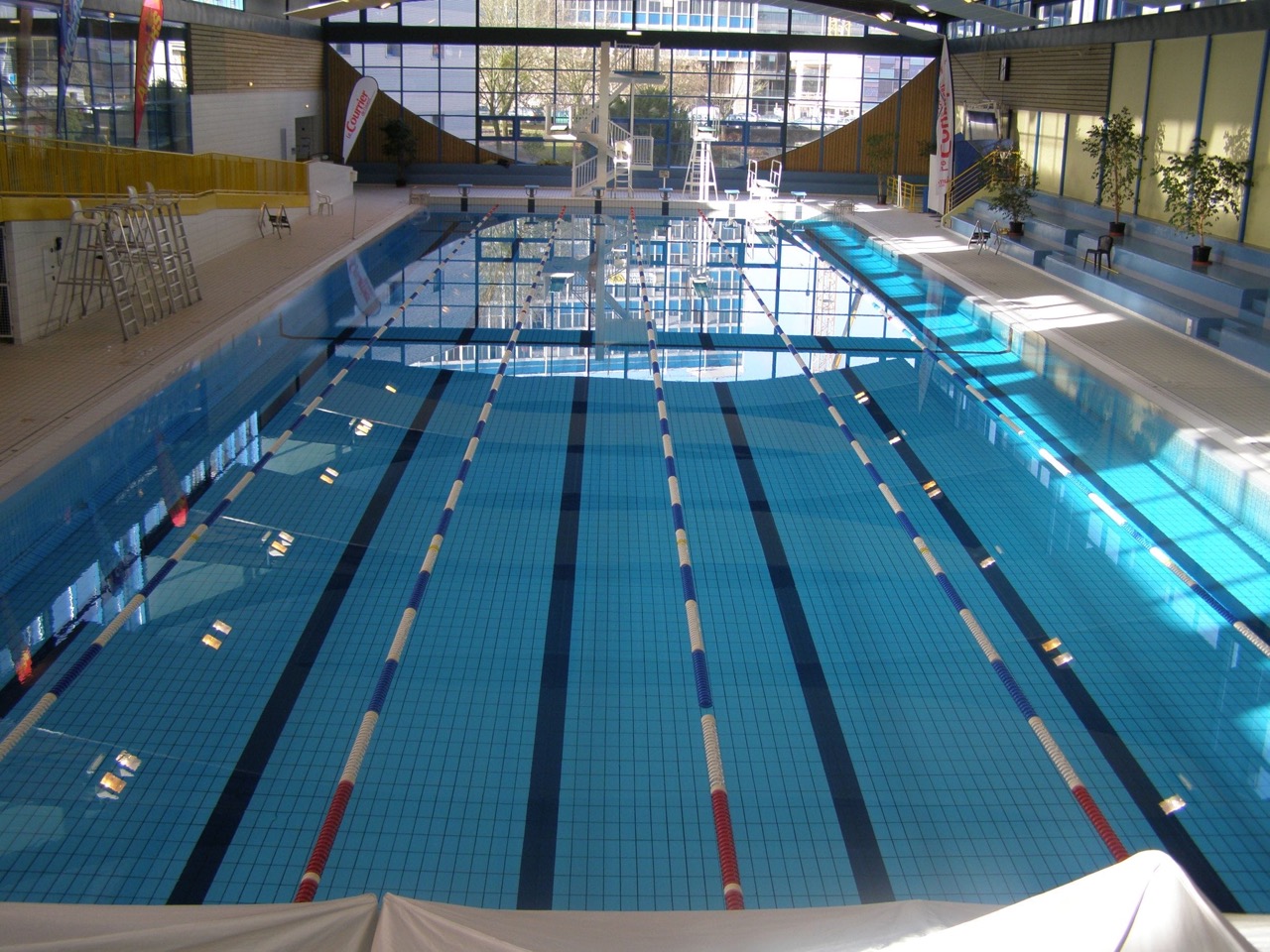 BASSIN-50M-AIRE-DE-JEU-VIDE
